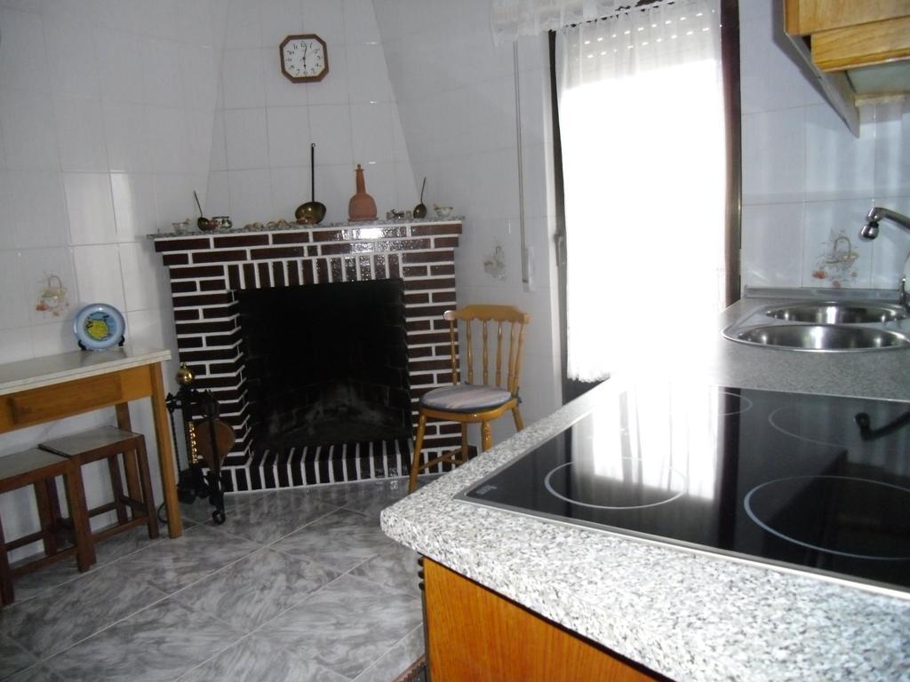 Casa Rural El Carrascal Valdefuentes de Sangusín Eksteriør billede