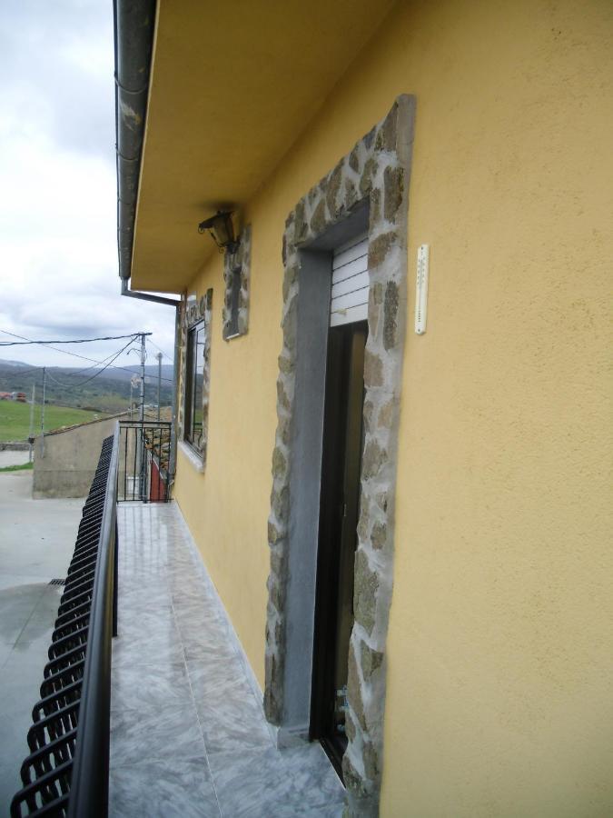 Casa Rural El Carrascal Valdefuentes de Sangusín Eksteriør billede