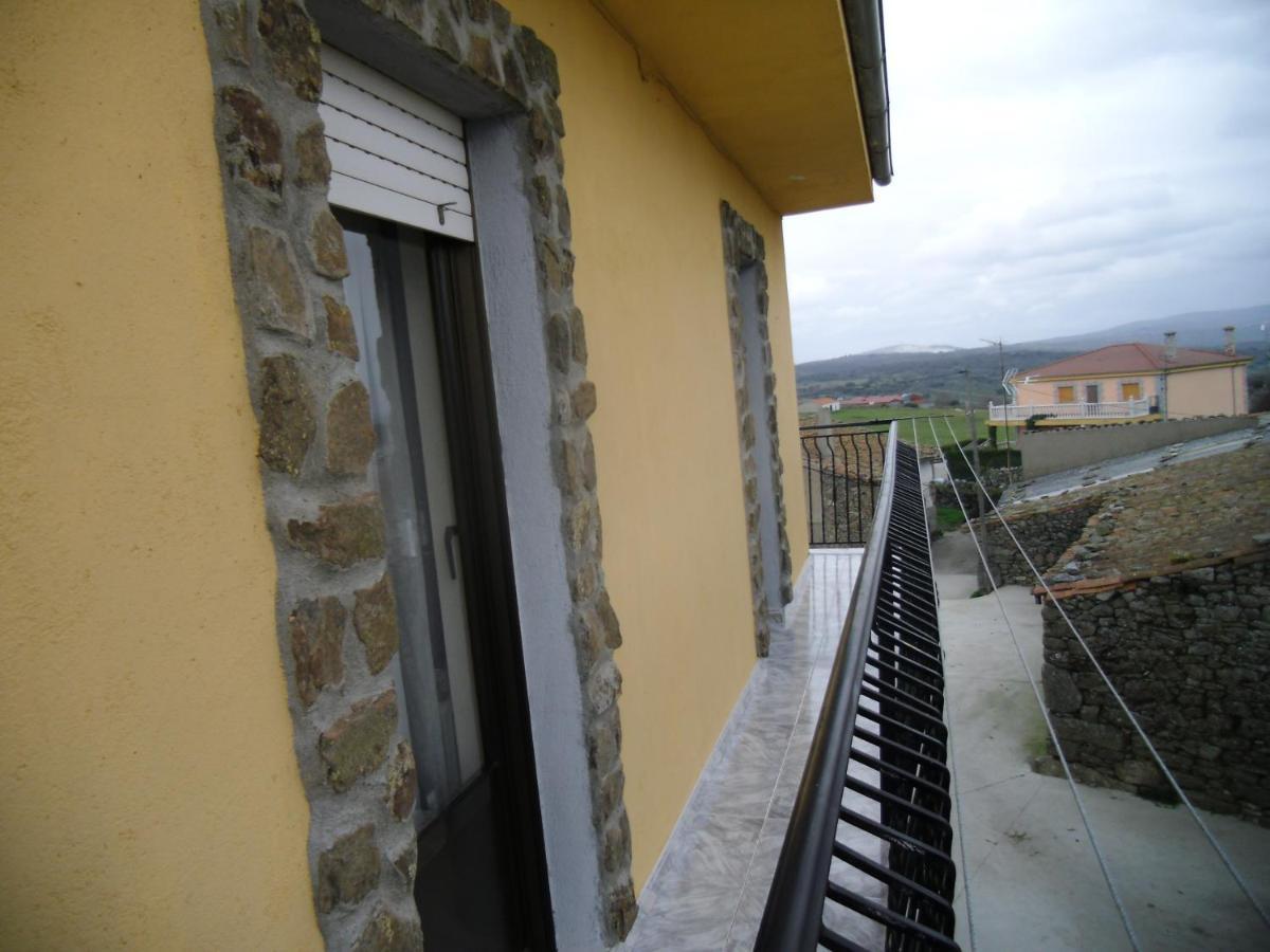 Casa Rural El Carrascal Valdefuentes de Sangusín Eksteriør billede